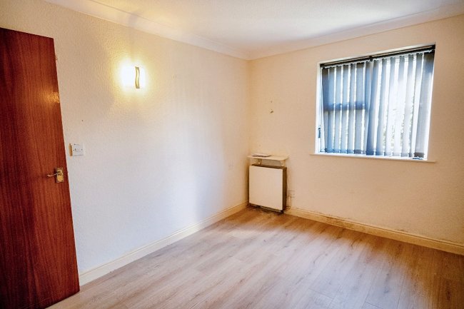 Flat 2 Woodlands, The Spinney, Leeds, LS17 6TQ 7
