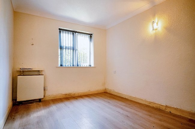 Flat 2 Woodlands, The Spinney, Leeds, LS17 6TQ 7