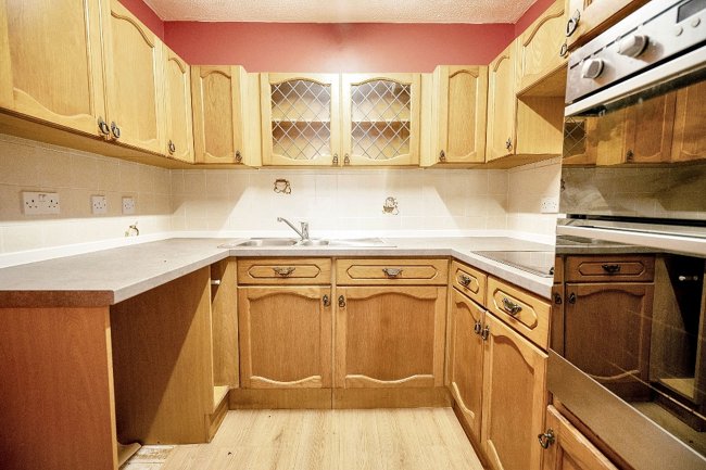 Flat 2 Woodlands, The Spinney, Leeds, LS17 6TQ 7