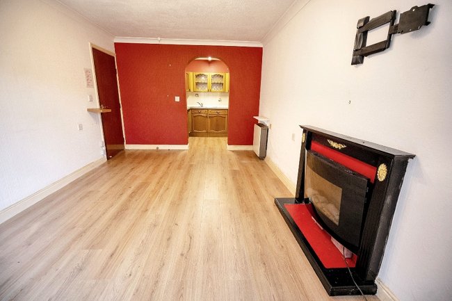 Flat 2 Woodlands, The Spinney, Leeds, LS17 6TQ 7