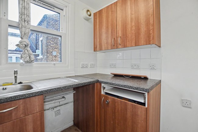 Flat A, 61 Sundorne Road, Charlton, London, SE7 7PR 8