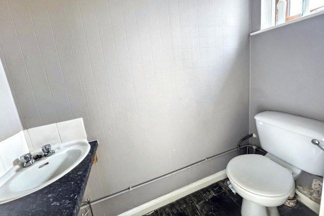37 Awbridge Road, Dudley, West Midlands, DY2 0HZ 9