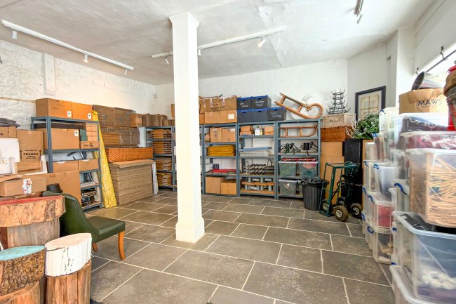 Tutt Antiques, Angel Street, Petworth, GU28 0BQ 4