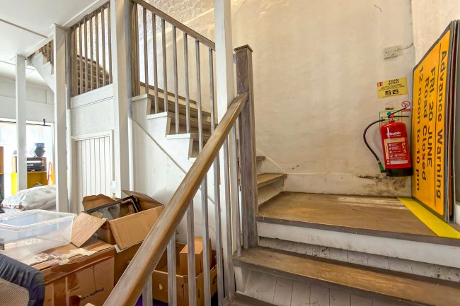 Tutt Antiques, Angel Street, Petworth, GU28 0BQ 4