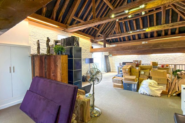 Tutt Antiques, Angel Street, Petworth, GU28 0BQ 4
