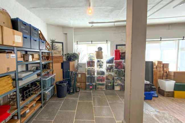 Tutt Antiques, Angel Street, Petworth, GU28 0BQ 4