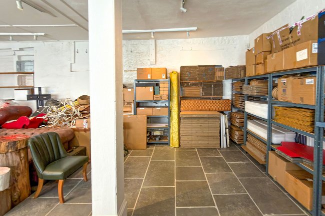 Tutt Antiques, Angel Street, Petworth, GU28 0BQ 4