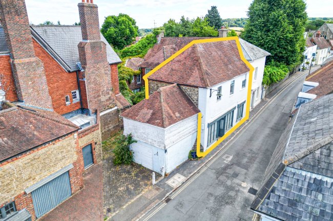 Tutt Antiques, Angel Street, Petworth, GU28 0BQ 4