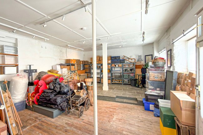 Tutt Antiques, Angel Street, Petworth, GU28 0BQ 4