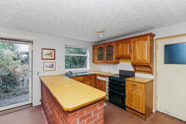 68 Loughshaw, Wilnecote, Tamworth B77 4LZ 6
