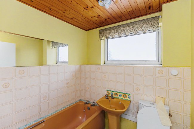 68 Loughshaw, Wilnecote, Tamworth B77 4LZ 6