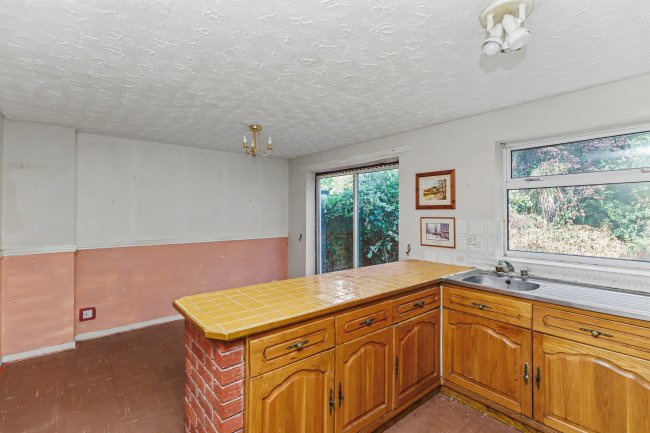 68 Loughshaw, Wilnecote, Tamworth B77 4LZ 6