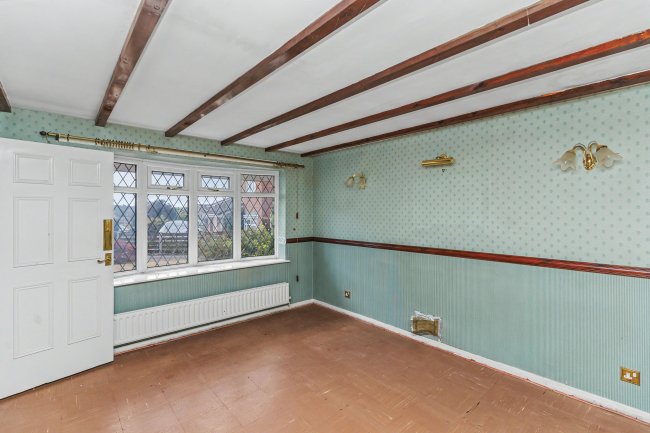 68 Loughshaw, Wilnecote, Tamworth B77 4LZ 6