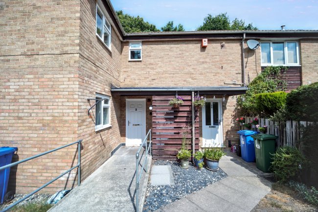 25 Lightwood, Bracknell, Berkshire, RG12 0TR 6