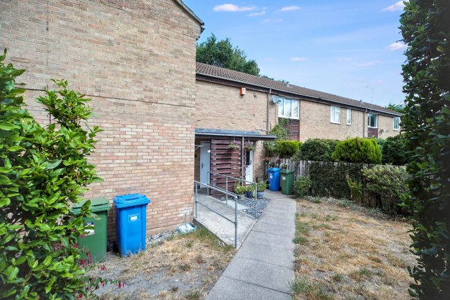 25 Lightwood, Bracknell, Berkshire, RG12 0TR 6