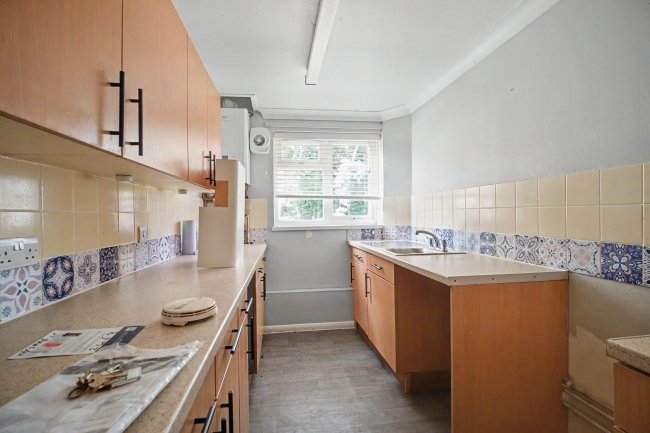 25 Lightwood, Bracknell, Berkshire, RG12 0TR 6