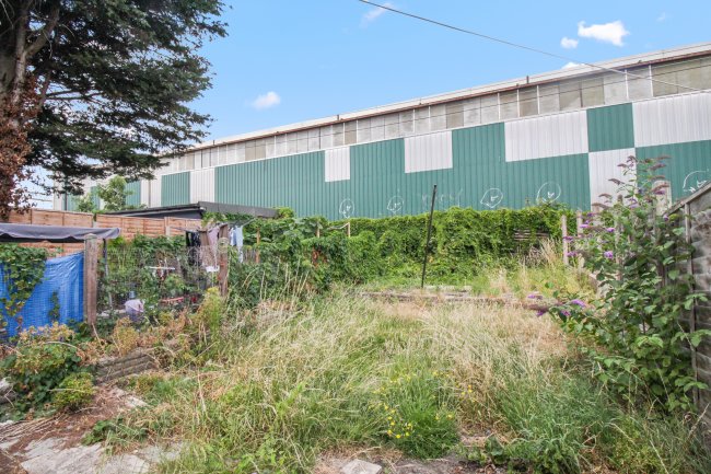 25 Stevenage Road, East Ham, London E6 2AU 8