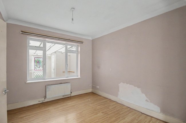 25 Stevenage Road, East Ham, London E6 2AU 8