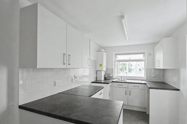 25 Stevenage Road, East Ham, London E6 2AU 8