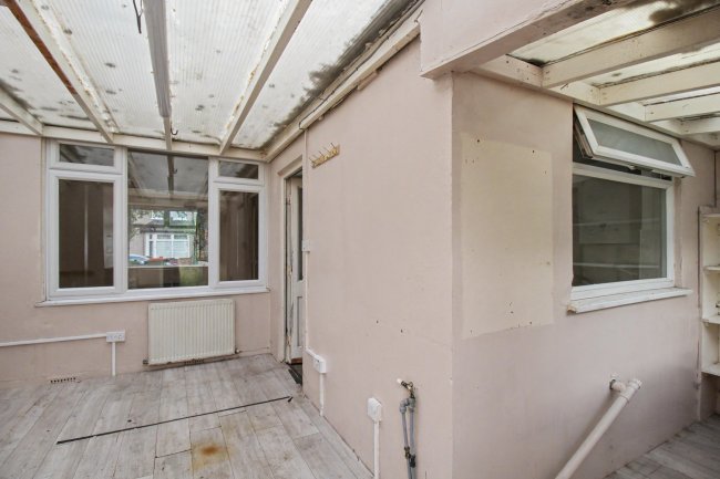 25 Stevenage Road, East Ham, London E6 2AU 8