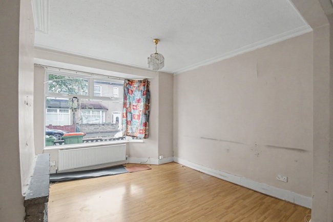 25 Stevenage Road, East Ham, London E6 2AU 8