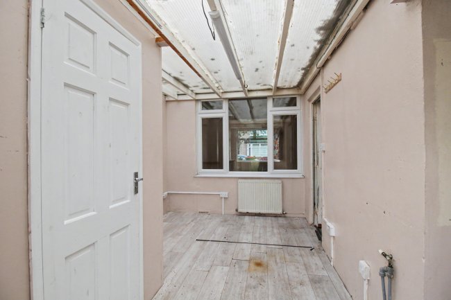 25 Stevenage Road, East Ham, London E6 2AU 8