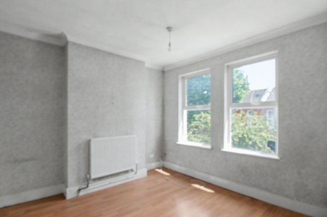 25 Stevenage Road, East Ham, London E6 2AU 8