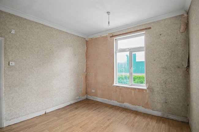 25 Stevenage Road, East Ham, London E6 2AU 8