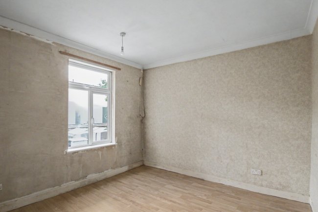 25 Stevenage Road, East Ham, London E6 2AU 8
