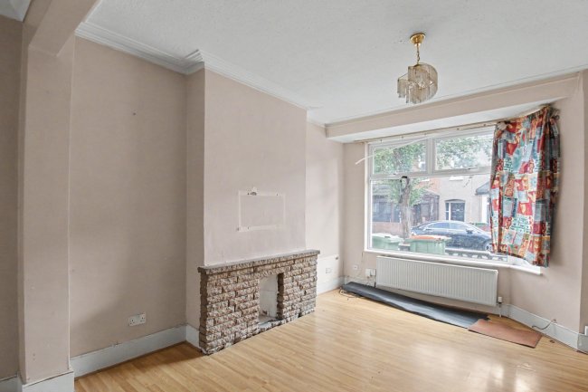 25 Stevenage Road, East Ham, London E6 2AU 8