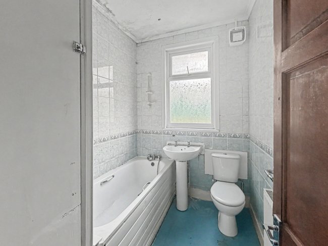 25 Stevenage Road, East Ham, London E6 2AU 8
