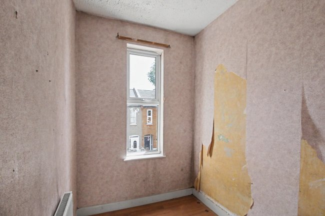 25 Stevenage Road, East Ham, London E6 2AU 8