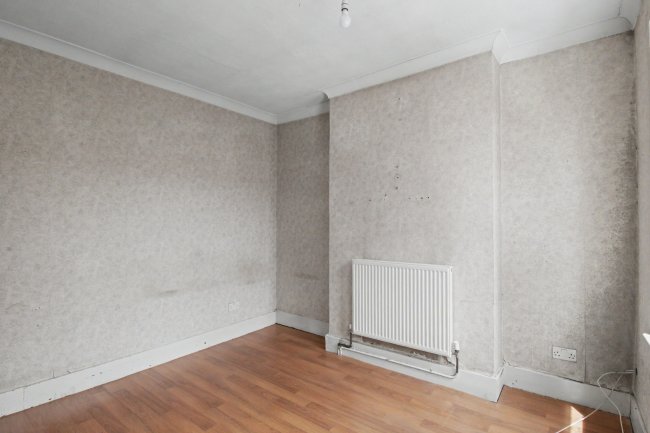 25 Stevenage Road, East Ham, London E6 2AU 8