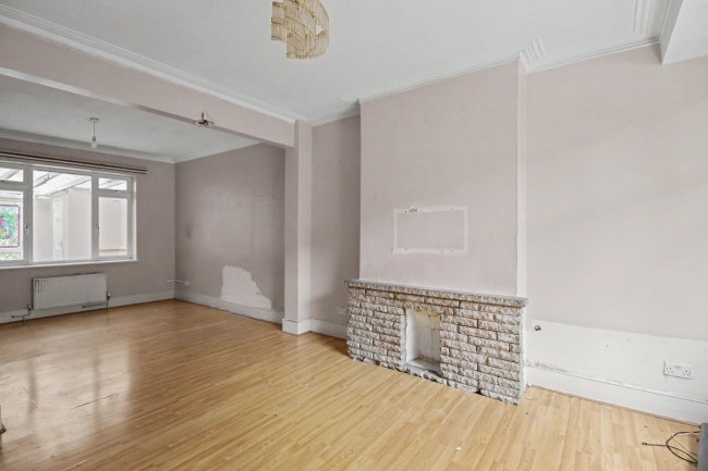 25 Stevenage Road, East Ham, London E6 2AU 8
