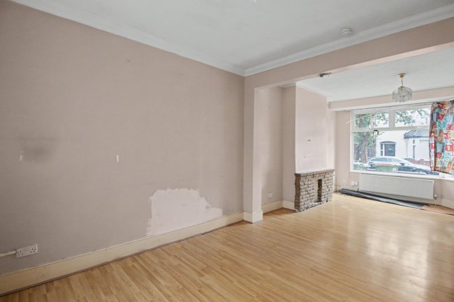 25 Stevenage Road, East Ham, London E6 2AU 8