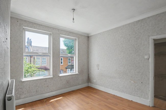 25 Stevenage Road, East Ham, London E6 2AU 8