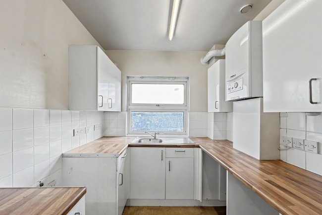 37G St Julians Road, London NW6 7LB 2