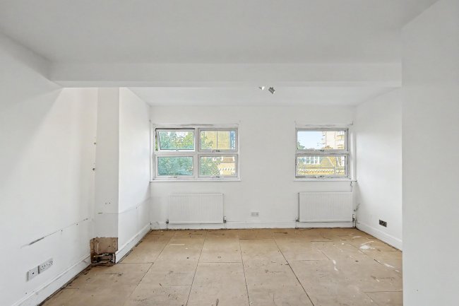 37G St Julians Road, London NW6 7LB 2
