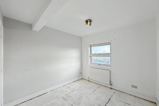 37G St Julians Road, London NW6 7LB 2