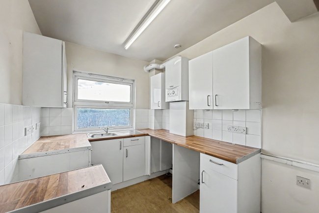 37G St Julians Road, London NW6 7LB 2