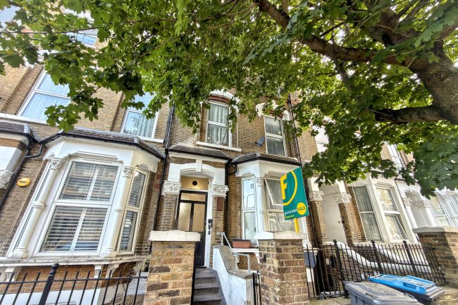 37G St Julians Road, London NW6 7LB 2