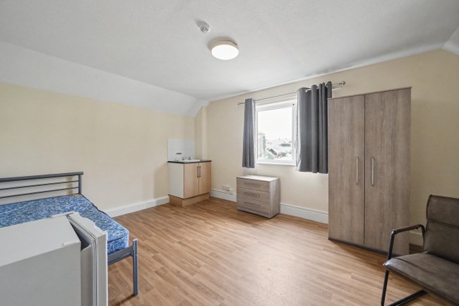 River House, 70 Junction Road, Andover SP10 3QX 3