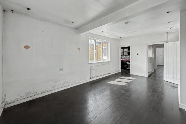 First Floor Flat, 44 Ripley Road, London E16 3EA 5