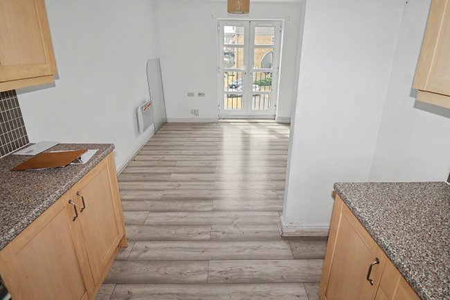 19 Marlington Drive (and parking space), Huddersfield, West Yorkshire, HD2 1GU 1