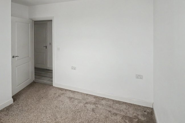 19 Marlington Drive (and parking space), Huddersfield, West Yorkshire, HD2 1GU 1