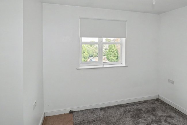 19 Marlington Drive (and parking space), Huddersfield, West Yorkshire, HD2 1GU 1