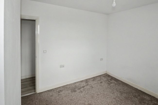 19 Marlington Drive (and parking space), Huddersfield, West Yorkshire, HD2 1GU 1