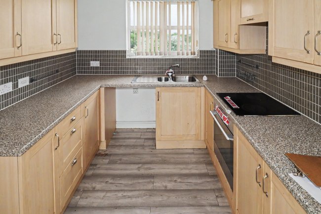 19 Marlington Drive (and parking space), Huddersfield, West Yorkshire, HD2 1GU 1