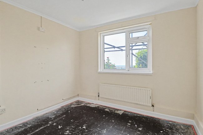 27 East Weare Road, Portland, Dorset, DT5 1ES 6