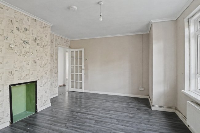 27 East Weare Road, Portland, Dorset, DT5 1ES 6